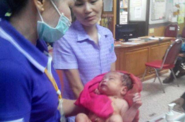 4 yaşındaki bebeğini diri diri gömdü! Ağlama sesi gelince... - Resim: 2