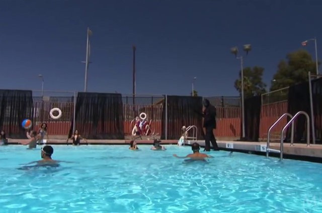 Havuzda yürüme gösterisi yaptı numarası böyle ifşa oldu - Resim: 1