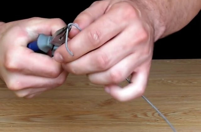 Bir tel ve bir bıçaktan öyle bir şey yaptı ki - Resim: 3