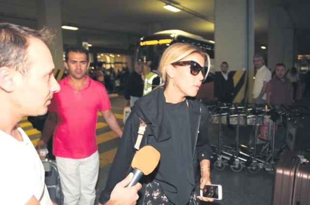 Gülben Ergen çıldırdı mikrofona saldırdı - Resim: 4