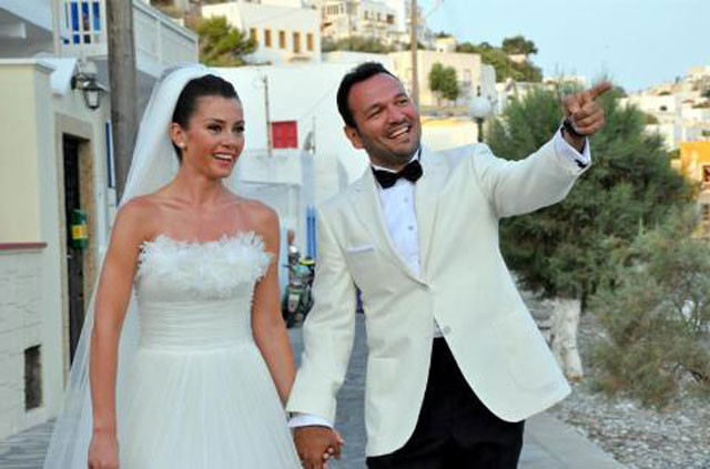 Ali Sunal ikinci kez evleniyor işte herkesten sakladığı nişanlısı - Resim: 1