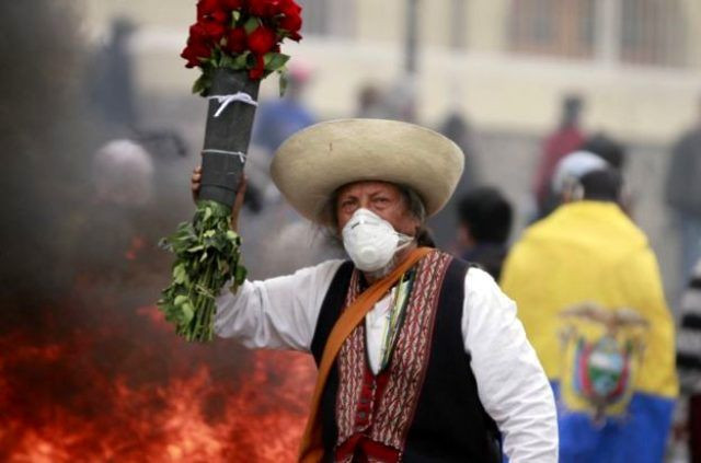 Ekvador'da protestolar! Ordu devrede Başkent'te sokağa çıkma yasağı - Resim: 3