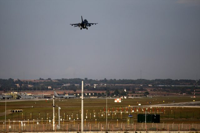 İncirlik Hava Üssü'nde savaş uçağı hareketliliği - Resim: 0