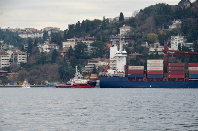 İstanbul'da gemi kazası! Boğaz'da kıyıya çarptı - Resim: 3