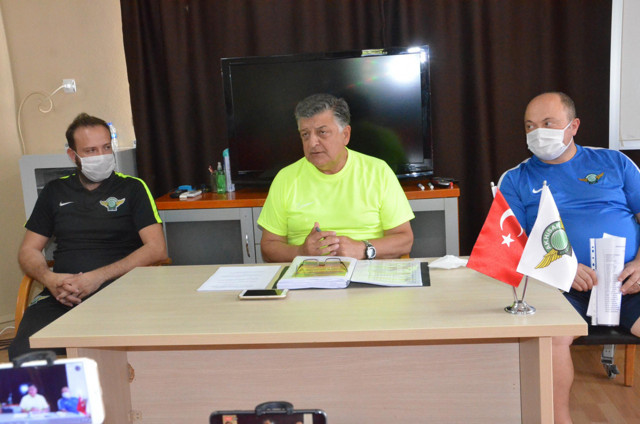 Yılmaz Vural: Koronavirüs salgınından psikolojik olarak etkilenmedik - Resim: 0