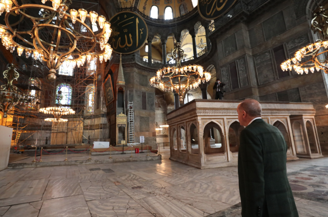 Cumhurbaşkanı Erdoğan Ayasofya Camii'nde incelemelerde bulundu - Resim: 1
