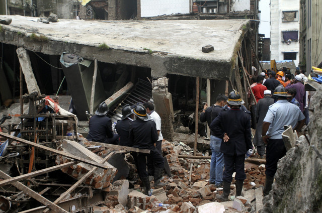 Hindistan'da bina çöktü 13 ölü 11 yaralı - Resim: 0
