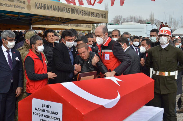 Bitlis şehitlerine son görev! Gözyaşları sel oldu - Resim: 7