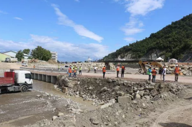 Bakan Karaismailoğlu: Yeni köprüler, eskilere göre 2 kat geniş olacak - Resim: 0
