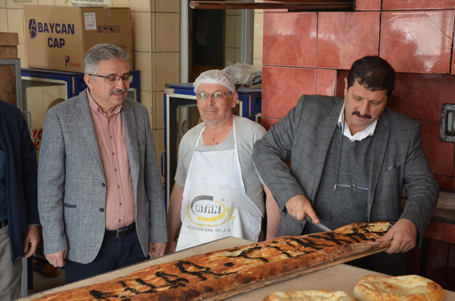 3,5 metre uzunluğunda ramazan pidesi yapıldı - Resim: 0