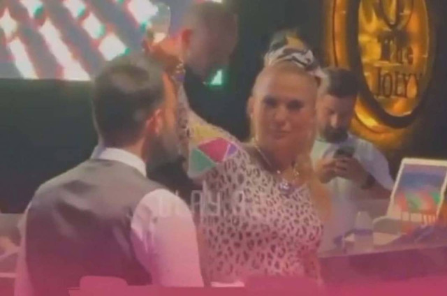 Demet Akalın şaşırdı! Şampanya davasından sonra bakın bu kez izleyenlere ne yaptı - Resim: 0