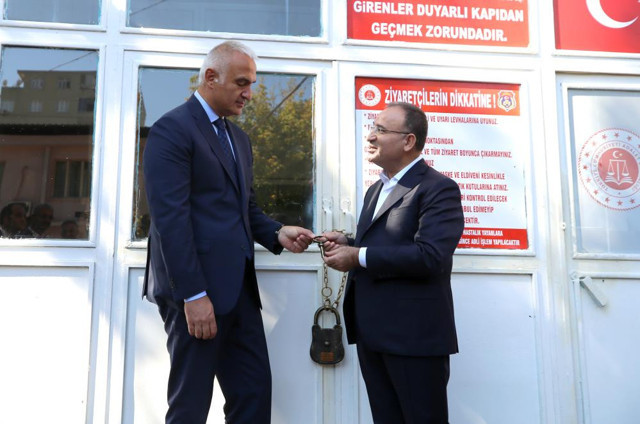 Cumhurbaşkanı Erdoğan talimat verdi! Diyarbakır Cezaevi'ne kilit vuruldu: Tarihi anlar böyle görüntülendi - Resim: 0