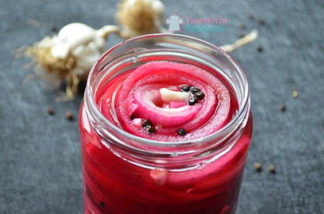 Bu lezzet sağlık deposunun sözlük karşılığı! Soğan turşusu tarifi! - Resim: 0