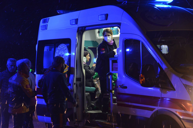 Kastamonu’da yolcu otobüsü devrildi: 30 yaralı - Resim: 0