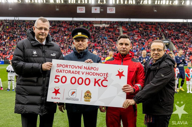 Türkiye'ye gelen Çek arama kurtarma ekibine Slavia Prag'dan anlamlı jest! - Resim: 0