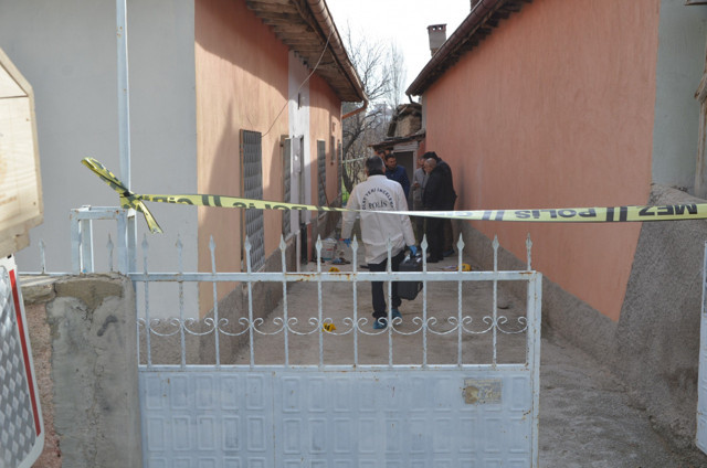 Yalnız yaşayan adam evde korkunç vaziyette bulundu! Satırla öldürülmüş - Resim: 1