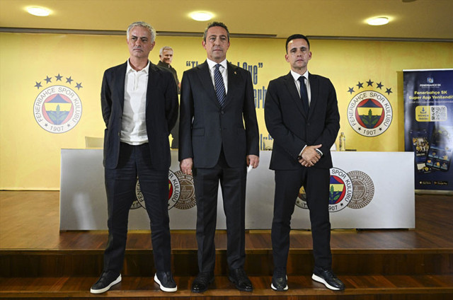 Fenerbahçe Teknik Direktörü Jose Mourinho'dan transfer ve kadro açıklamaları! İstemediği 2 futbolcuyu söyledi - Resim: 0