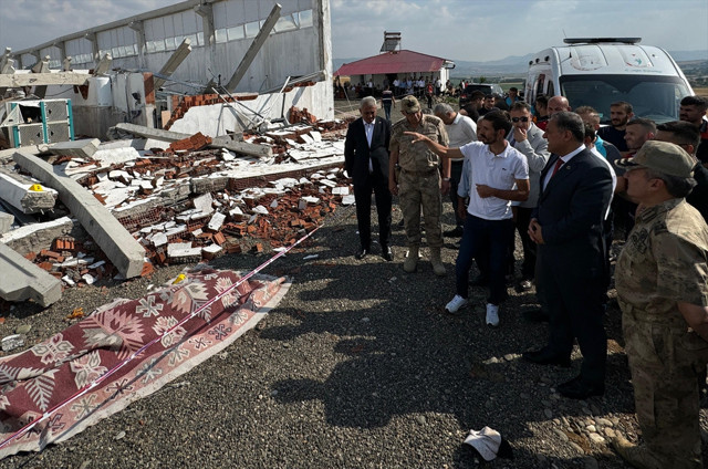 Bingöl'de inşaat halindeki ahır çöktü: 1 işçi hayatını kaybetti - Resim: 1