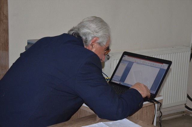 Emekli öğretmen 79 yaşında hukuk fakültesini bitirip avukatlık hayaline kavuştu - Resim: 1