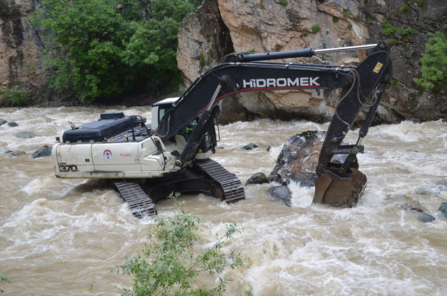 Hakkari'de ekipler derede kaybolan Neçir için seferber - Resim: 1