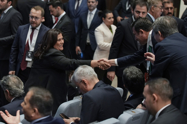 AK Parti Genel Merkezi'nde gelen Özlem Çerçioğlu'ndan ilk fotoğraf - Resim: 1