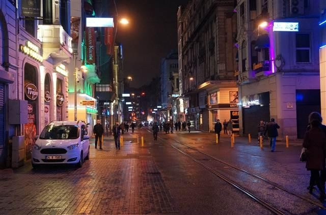 Patlama sonrası dün gece Taksim... Detaya dikkat - Resim: 1