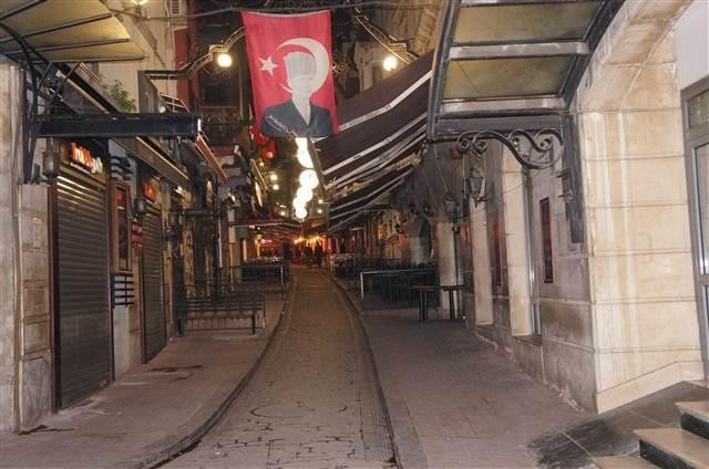 Patlama sonrası dün gece Taksim... Detaya dikkat - Resim: 2