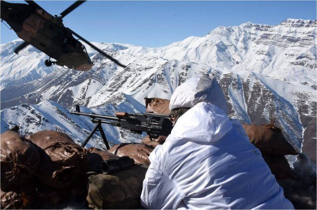 Hakurk'a yeni operasyon başlatıldı! Üs bölgesinde paramotor ele geçirildi - Resim: 1