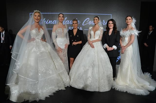 Dansözlüğü bırakmıştı Asena ilk defilesinde göz yaşlarını tutamadı! - Resim: 1