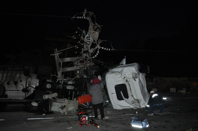 Akaryakıt tankeri arı yüklü kamyonla çarpıştı! Ölü ve yaralılar var - Resim: 0