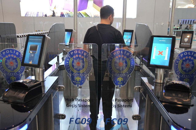 İstanbul havalimanında 18-20 saniye içinde pasaporttan geçilebilecek - Resim: 0