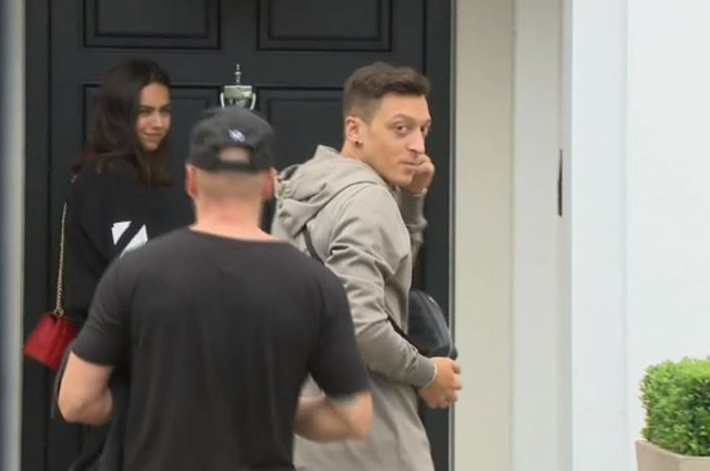 Mesut Özil bıçaklı saldırı sonrası ilk kez konuştu - Resim: 1