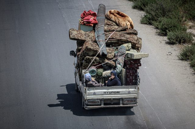 Güvenli bölge neden mi önemli? Esed saldırıları sonrası 124 bin kişi Türkiye sınırına dayandı - Resim: 2