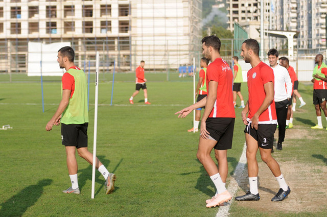 Çaykur Rizespor Teknik Direktörü İsmail Kartal: İyi bir futbolla kazanmak istiyoruz - Resim: 1