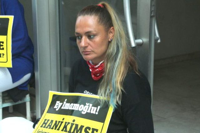 İBB'den çıkarılan işçiler CHP il binası önünde oturma eylemi başlattı - Resim: 0