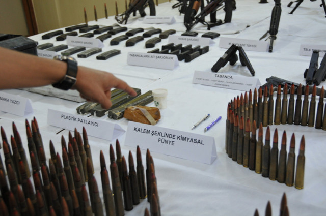 Mardin'de kalem şeklinde kimyasal fünyeler ele geçirildi - Resim: 1