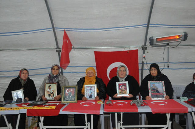 Diyarbakır annelerinden evlatlarına 'teslim olun' çağrısı - Resim: 0