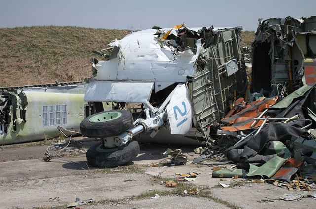 Afganistan'da 83 kişiyi taşıyan yolcu uçağı düştü - Resim: 1