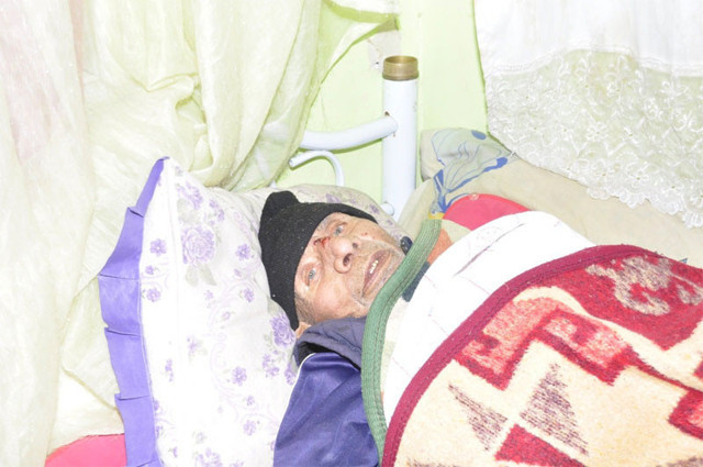 Karısının ölümünü sevindiği yaşlı adamın cenazesine 4 akrabası katıldı - Resim: 0