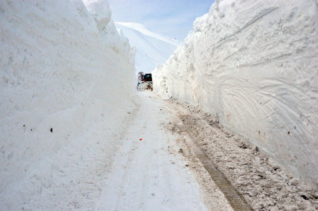 Meteoroloji devamı geliyor dedi! Yüksekova'da 6 metre kar - Resim: 0