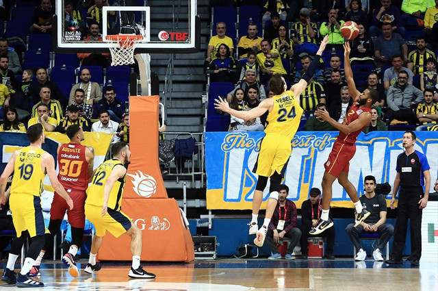 Fenerbahçe taraftarından büyük tepki: Yeter artık başkan - Resim: 0