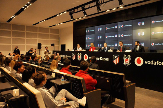 Ahmet Nur Çebi konuştu: Tüm kadınları maça davet ediyorum - Resim: 0