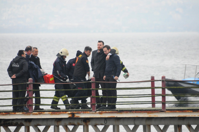 İzmit'te iskeleye bırakılan montta cep telefonu çalınca denizde cesedi bulundu - Resim: 0