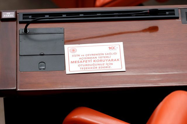 Meclis'te koronavirüs önlemi! Koltuklar boş bırakıldı vekillere kart dağıtıldı - Resim: 0