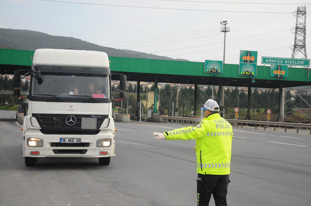 Kocaeli girişlerinde Corona virüs denetimi - Resim: 2