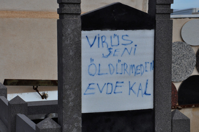 Gaziantep'te mermer işçisi 'Evde kal' çağrısını mesleğine yansıttı - Resim: 0