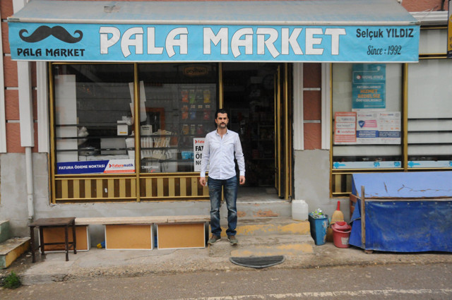 İzmit'te Robin Hood sahne aldı 5 bin liralık veresiye defterini kapattı - Resim: 1