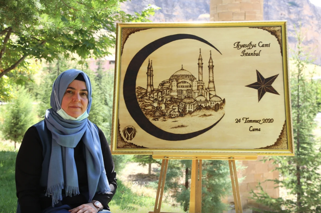 Malatya'da öğretmen Ayasofya caminin açılış sevincini tabloya işledi - Resim: 0