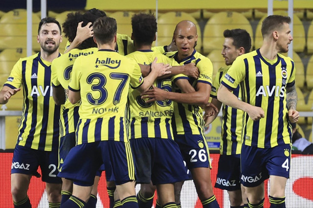 Ahmet Çakar, Fenerbahçe-Başakşehir sonrası bombaladı: Allah belanızı versin - Resim: 0