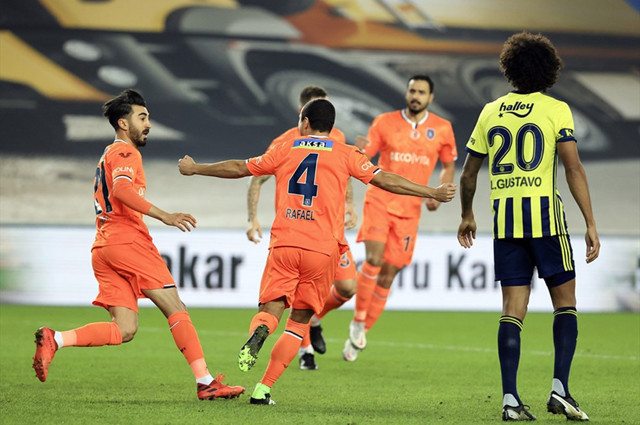Ahmet Çakar, Fenerbahçe-Başakşehir sonrası bombaladı: Allah belanızı versin - Resim: 2